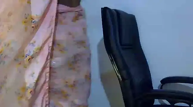 Snapshot of lola-__ chatting on December 2024 07:15:02 PM lola- online show from December 2024 07:15:02 PM