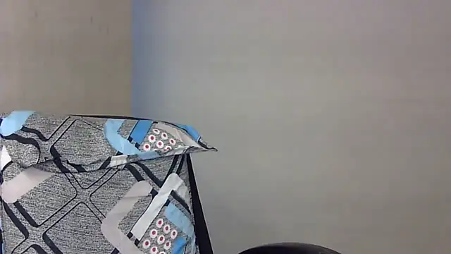 Snapshot of lola-__ chatting on October 2025 12:49:02 PM lola- online show from October 2025 12:49:02 PM