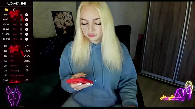 Snapshot of Stella__Cox chatting on October 2025 05:19:02 AM Stella Cox online show from October 2025 05:19:02 AM