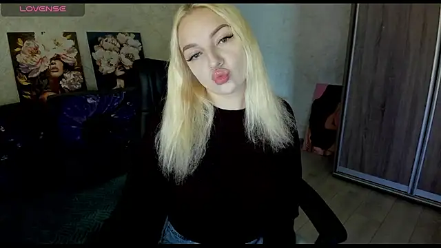 Snapshot of Stella__Cox chatting on November 2025 06:35:02 AM Stella Cox online show from November 2025 06:35:02 AM