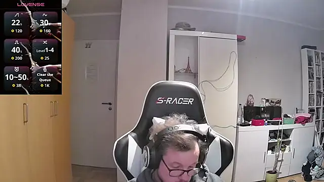 larsgessner30 online show from October 2025 09:15:01 PM