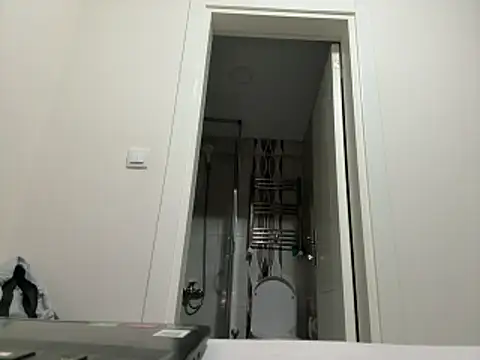 laynufff online show from March 2026 07:36:02 PM