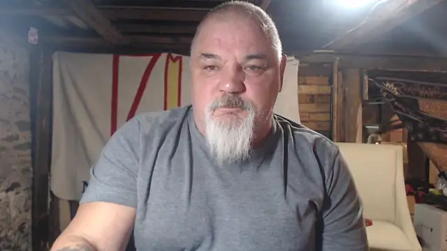 Newfiesausage1972 online show from February 2026 10:20:02 AM