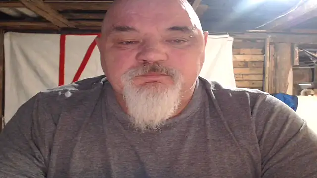 Newfiesausage1972 online show from February 2026 12:15:02 PM