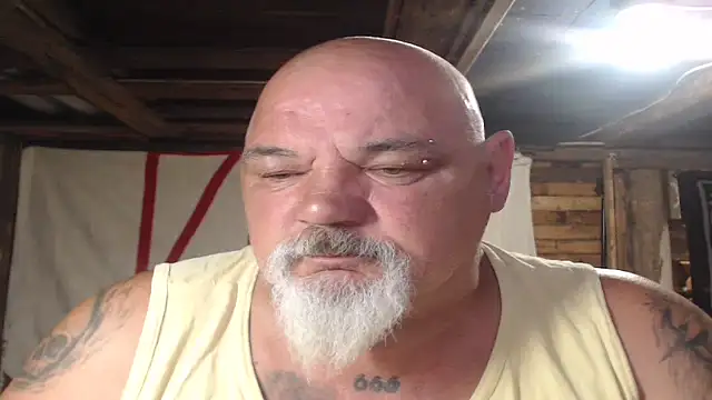 Newfiesausage1972 online show from June 2026 09:59:02 AM