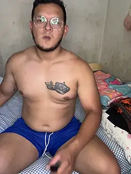 Snapshot of LATIN010 chatting on September 2025 05:45:01 PM LATIN010 online show from September 2025 05:45:01 PM