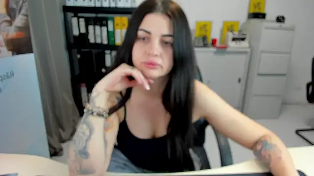 Snapshot of TiffanySweet chatting on December 2024 07:28:02 PM TiffanySweet online show from December 2024 07:28:02 PM