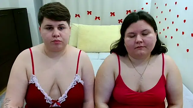 Snapshot of BeckyAndHellen chatting on October 2025 06:51:01 PM BeckyAndHellen online show from October 2025 06:51:01 PM