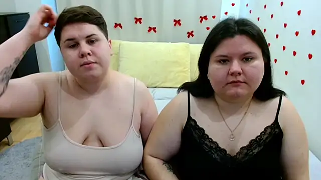 Snapshot of BeckyAndHellen chatting on October 2025 11:40:01 AM BeckyAndHellen online show from October 2025 11:40:01 AM