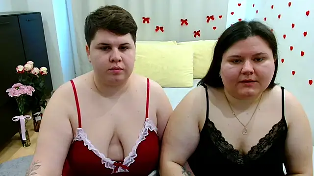 Snapshot of BeckyAndHellen chatting on October 2025 11:33:02 AM BeckyAndHellen online show from October 2025 11:33:02 AM