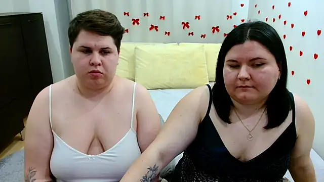 Snapshot of BeckyAndHellen chatting on November 2025 07:10:01 PM BeckyAndHellen online show from November 2025 07:10:01 PM