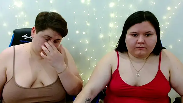 Snapshot of BeckyAndHellen chatting on December 2025 02:22:02 PM BeckyAndHellen online show from December 2025 02:22:02 PM