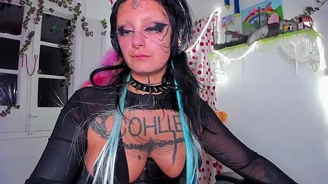 Snapshot of lady_sontse_ chatting on November 2025 09:50:01 PM lady sontse online show from November 2025 09:50:01 PM