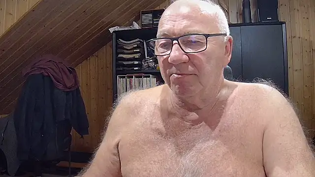 Snapshot of biggandybig chatting on October 2025 03:01:02 AM biggandybig online show from October 2025 03:01:02 AM