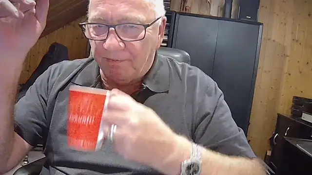 Snapshot of biggandybig chatting on October 2025 03:40:01 AM biggandybig online show from October 2025 03:40:01 AM