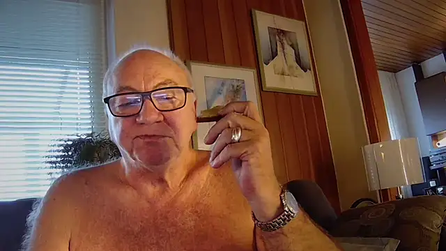 Snapshot of biggandybig chatting on November 2025 08:47:01 AM biggandybig online show from November 2025 08:47:01 AM