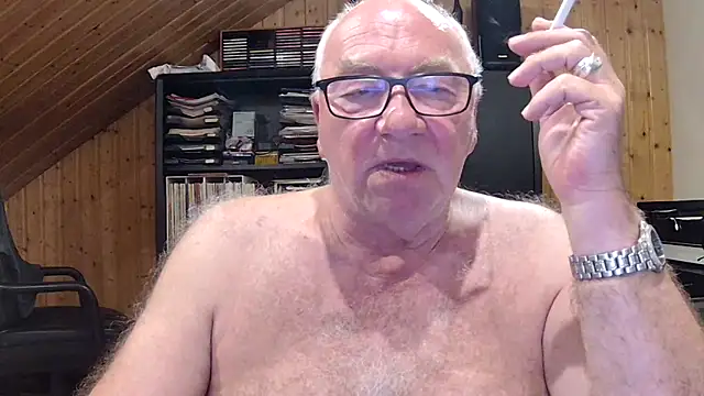 Snapshot of biggandybig chatting on April 2026 10:32:01 PM biggandybig online show from April 2026 10:32:01 PM