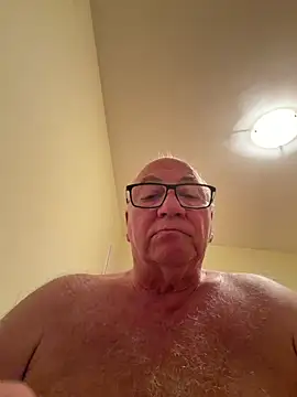 Snapshot of biggandybig chatting on April 2026 08:32:01 PM biggandybig online show from April 2026 08:32:01 PM