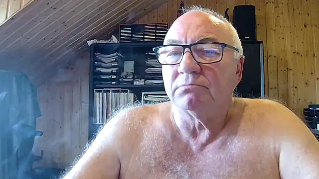 Snapshot of biggandybig chatting on April 2026 09:45:01 AM biggandybig online show from April 2026 09:45:01 AM