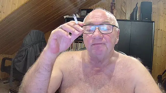 Snapshot of biggandybig chatting on May 2026 12:52:02 AM biggandybig online show from May 2026 12:52:02 AM