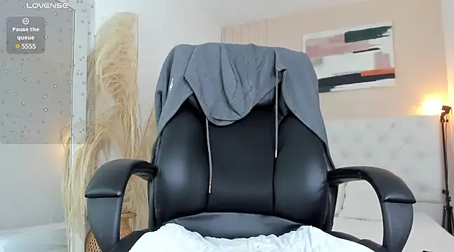 Snapshot of LOISE-XX chatting on January 2025 06:52:01 AM LOISE-XX online show from January 2025 06:52:01 AM