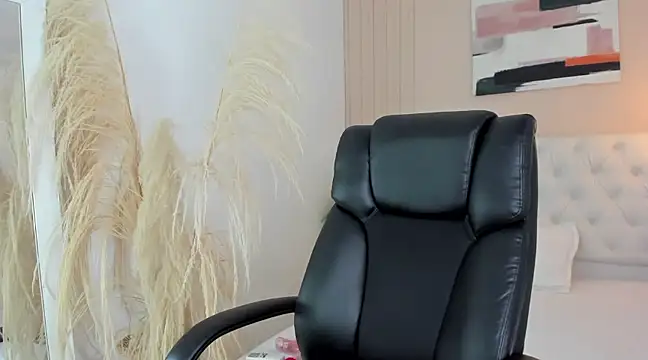 Snapshot of LOISE-XX chatting on January 2025 07:06:02 AM LOISE-XX online show from January 2025 07:06:02 AM