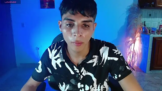 Snapshot of justin_alexxx chatting on January 2025 03:01:02 AM justin alexxx online show from January 2025 03:01:02 AM