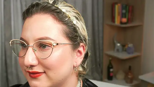 Ximenna Cruz online show from April 2026 08:51:01 PM