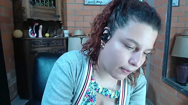 Snapshot of alexia_87 chatting on November 2025 03:06:01 AM alexia 87 online show from November 2025 03:06:01 AM