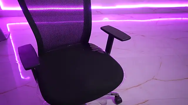 Snapshot of only_aleesha chatting on December 2025 05:29:01 PM only aleesha online show from December 2025 05:29:01 PM