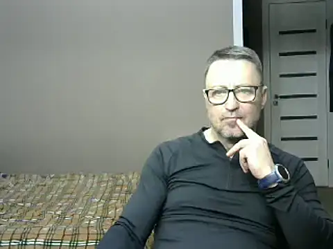 Snapshot of HarrySnake chatting on February 2025 03:20:01 PM HarrySnake online show from February 2025 03:20:01 PM