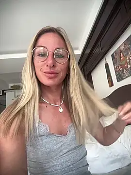 Liana Lou online show from April 2026 07:28:01 AM