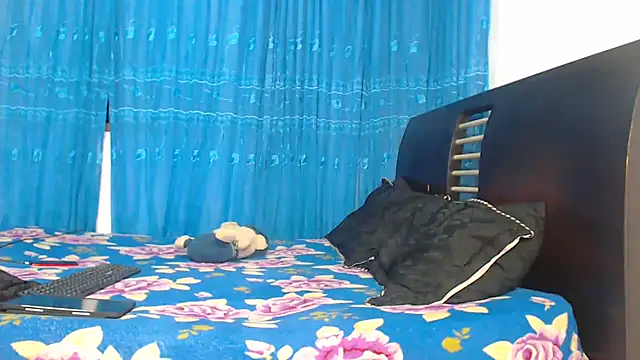 Hot Sharks  online show from October 2025 07:50:02 AM