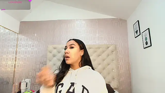 Sara Desire online show from February 2025 12:19:01 PM