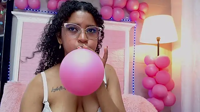 Snapshot of JessyZoe chatting on February 2025 10:21:02 PM JessyZoe online show from February 2025 10:21:02 PM