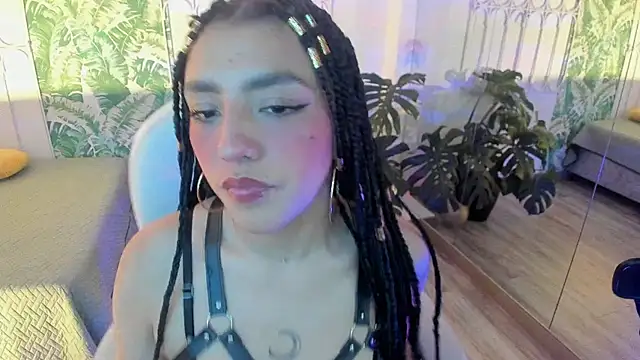 cute hollywood online show from December 2025 08:27:02 PM