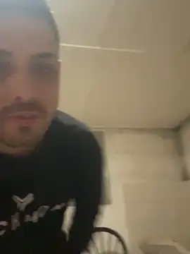 iltoscano95 online show from April 2026 06:35:01 PM