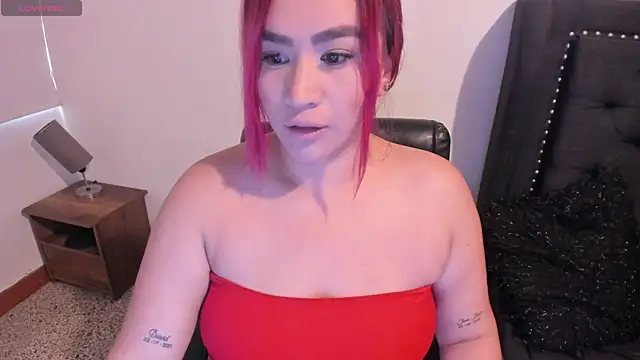 EmaGw online show from November 2025 06:21:02 PM