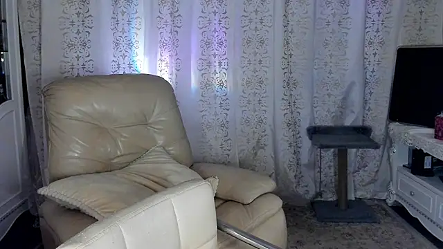 AprilHilll online show from January 2025 03:00:02 AM