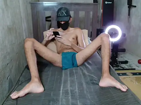 Snapshot of skinnyboy1000 chatting on November 2025 05:02:02 PM skinnyboy1000 online show from November 2025 05:02:02 PM