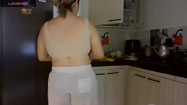 saramartinez1000 online show from February 2026 05:30:01 PM