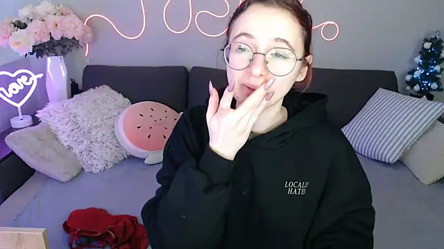 Mini Diva online show from December 2025 09:28:02 AM