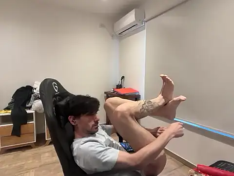 Snapshot of nicolaaaaas chatting on October 2025 06:19:01 PM nicolaaaaas online show from October 2025 06:19:01 PM