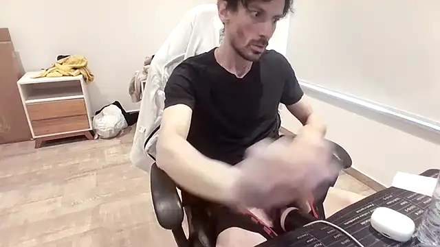 Snapshot of nicolaaaaas chatting on October 2025 12:45:01 PM nicolaaaaas online show from October 2025 12:45:01 PM