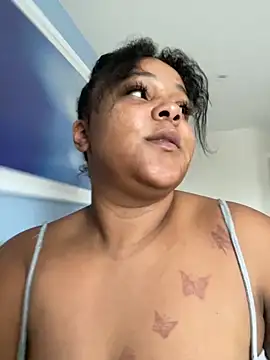 yourfavlightskinn online show from October 2025 02:13:01 PM