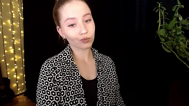 Snapshot of SindiWatsoon chatting on October 2025 12:29:01 PM SindiWatsoon online show from October 2025 12:29:01 PM