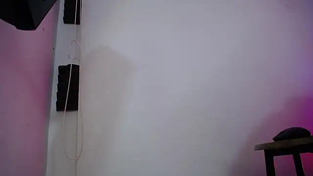 Snapshot of luly_pink chatting on October 2025 04:03:02 AM luly pink online show from October 2025 04:03:02 AM