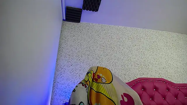 Snapshot of luly_pink chatting on November 2025 01:37:02 AM luly pink online show from November 2025 01:37:02 AM