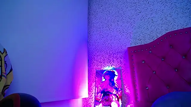 Snapshot of luly_pink chatting on November 2025 04:35:02 AM luly pink online show from November 2025 04:35:02 AM