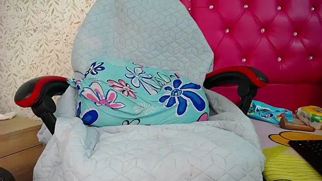 Snapshot of luly_pink chatting on November 2025 04:10:02 PM luly pink online show from November 2025 04:10:02 PM